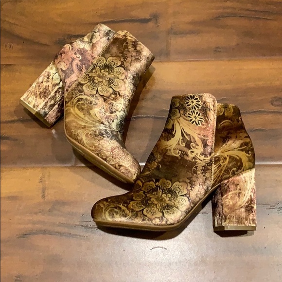 BAMBOO Shoes - Velvet Floral Booties